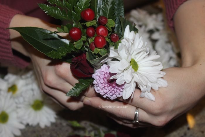 How to Make a Funeral Wreath: Step 5